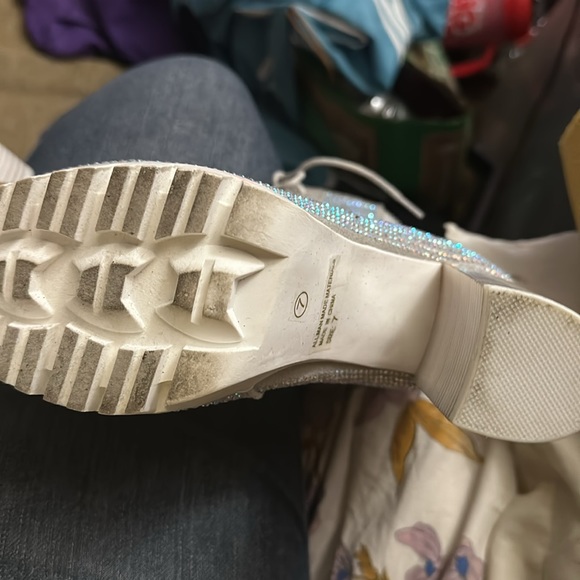 Super cute white heeled boots with sparkle - Picture 4 of 5